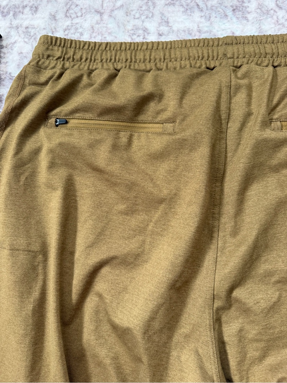 Vuori Sunday Performance Joggers Men’s XXL Zipper Pockets Olive Green/Brown - Picture 7 of 8